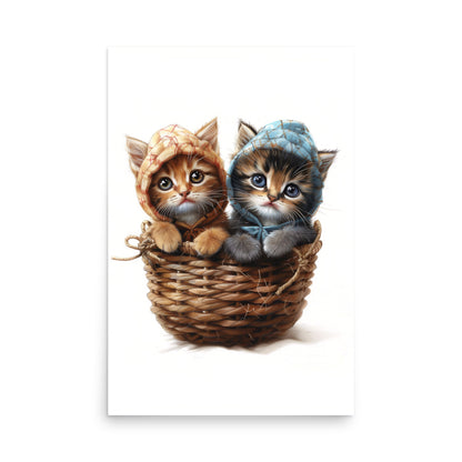 Deux chatons dans un panier en osier Affiche