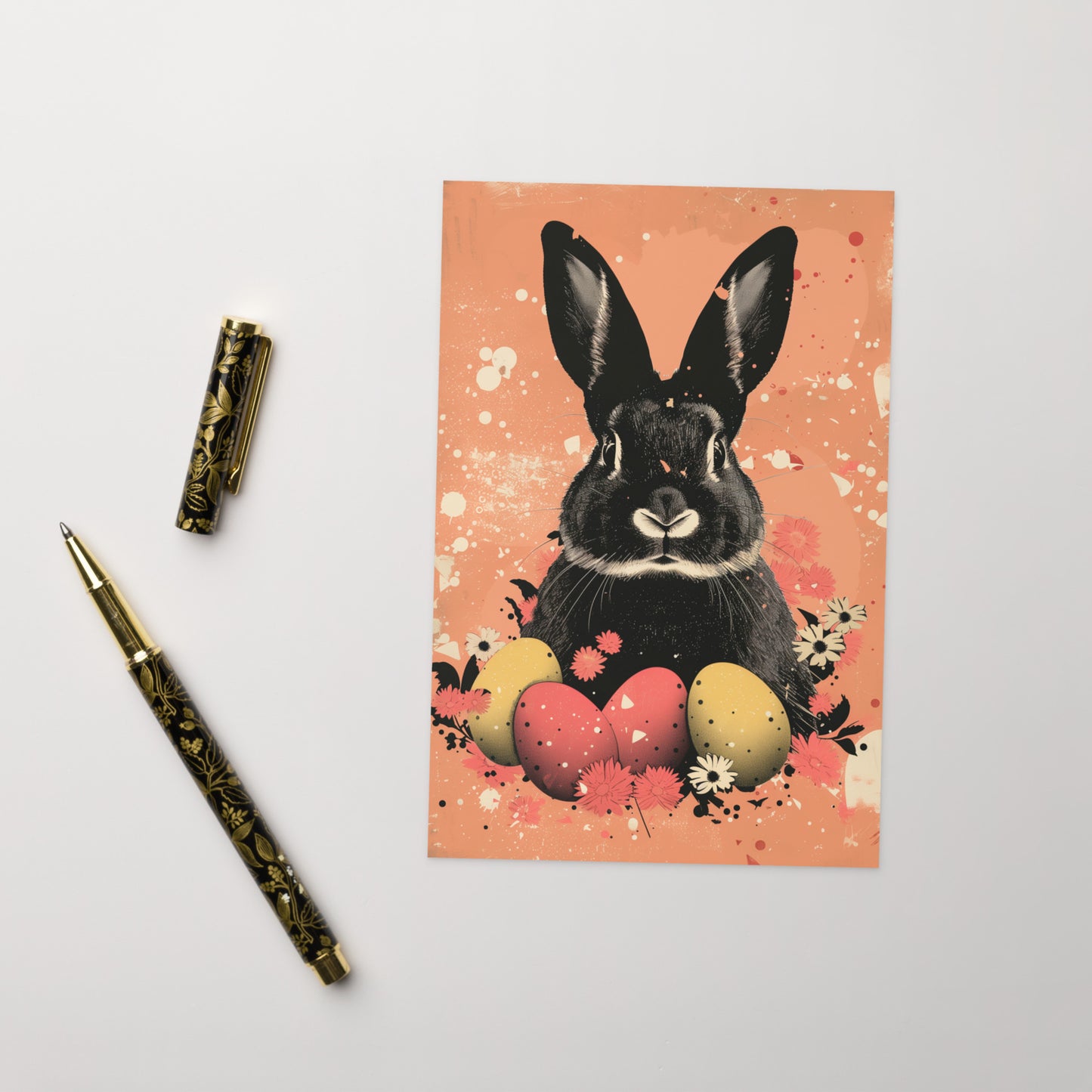 Lapin noir avec des oeufs de Pâques - Carte de voeux